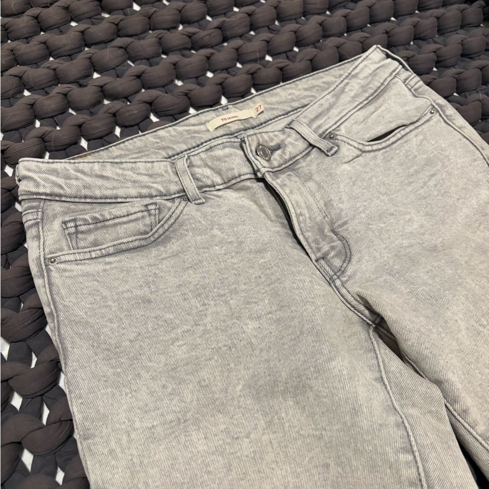 Levi's 711 Skinny Jeans - Picture 2 of 6